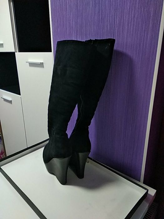 Зимние замшевые сапоги