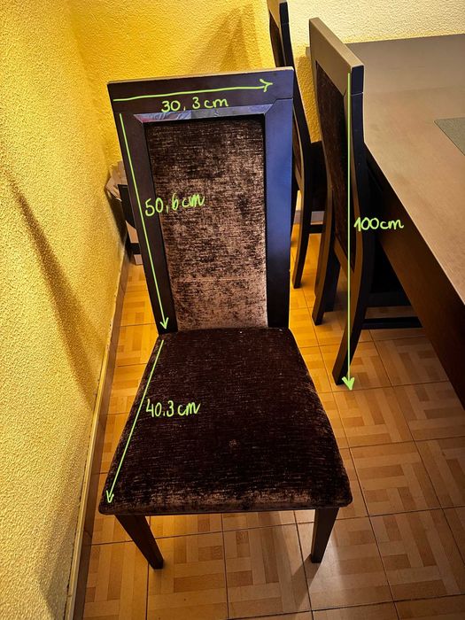 Mesa de Jantar e 6 cadeiras. Madeira escura, Extensível