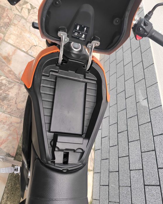 Super Soco TC Max -Elétrica 125cc, como nova, Bateria Removível EXTRAS