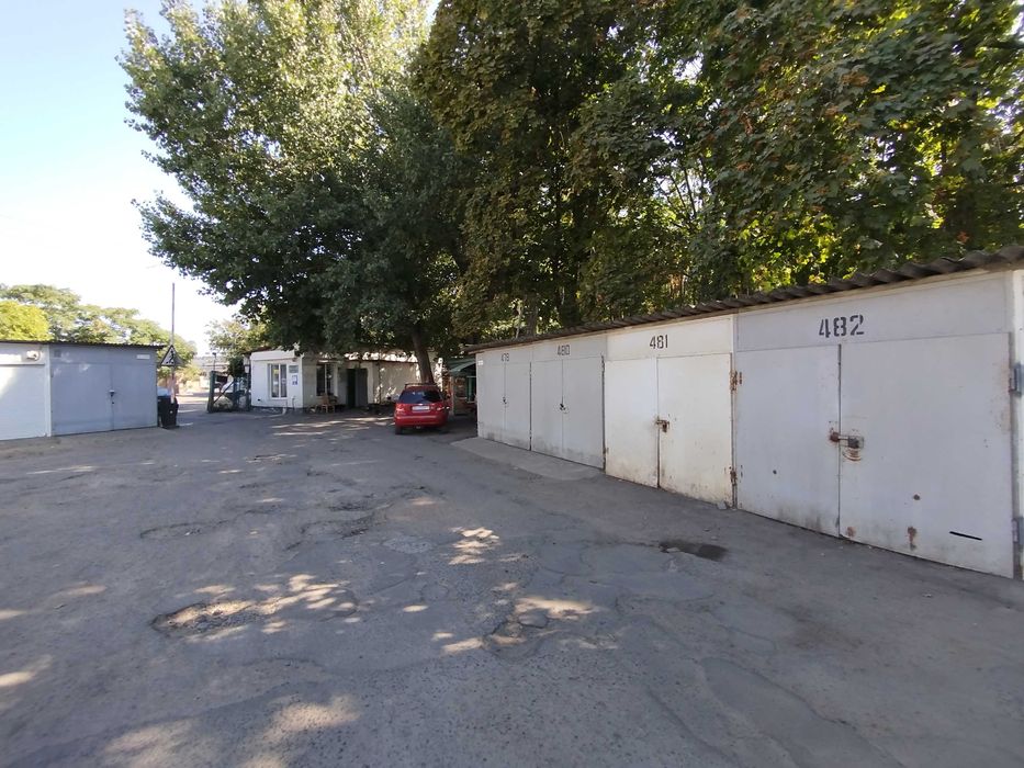 Продам гараж на стоянке.