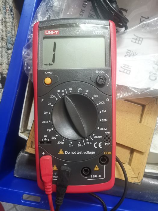 Capacímetro / Ohmímetro UNI-T UT601