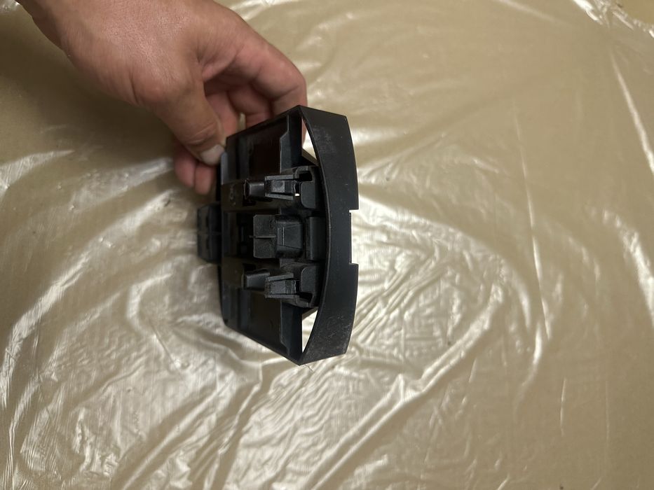 Кріплення знака аварійної зупинки mercedes w204,w212,c207,a2048900114