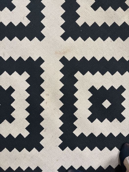 Tapete ikea preto e branco