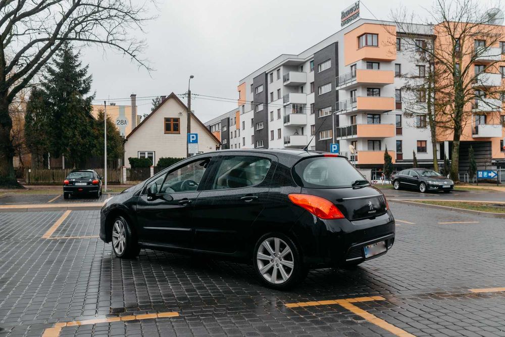 Peugeot 308 1.6 Hatchback 156 km Benzyna