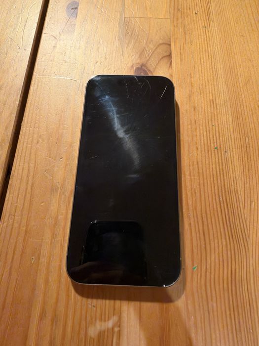 iPhone 15 Pro 128 GB – uszkodzona szybka – 85% baterii – sprawny