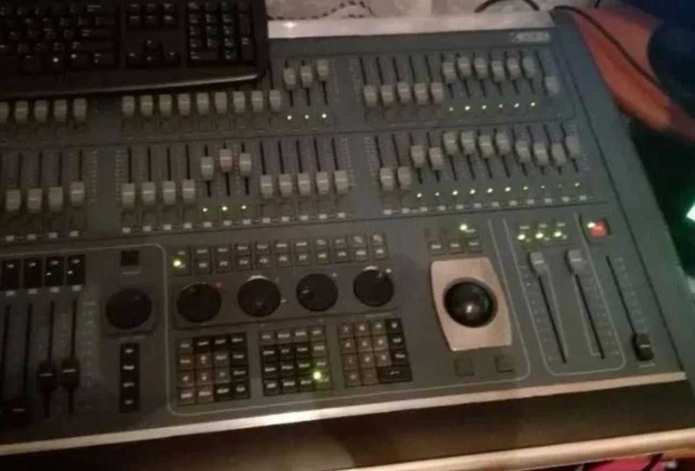 SGM REGIA 2048 OPERA - stół oświetleniowy kontroler sterownik DMX case