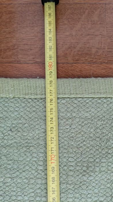 Tapete verde em bom estado