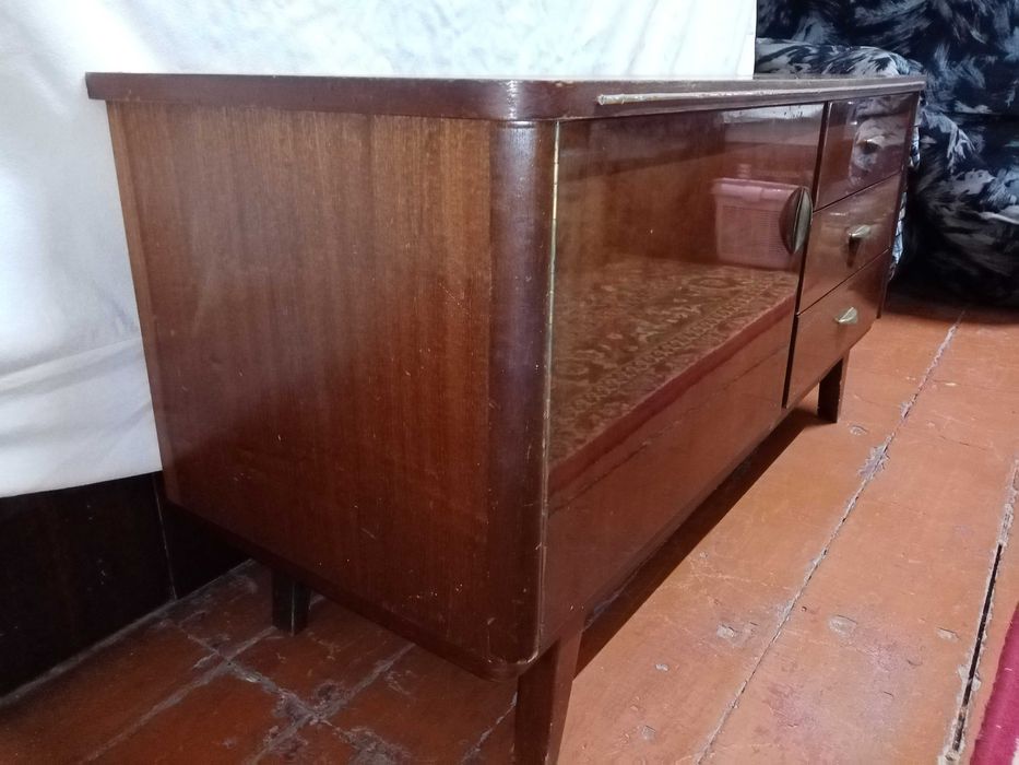 Тумбочка,комод или под ТВ. тех времен...