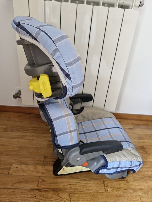 Cadeira auto da marca infantia_cinzenta e azul