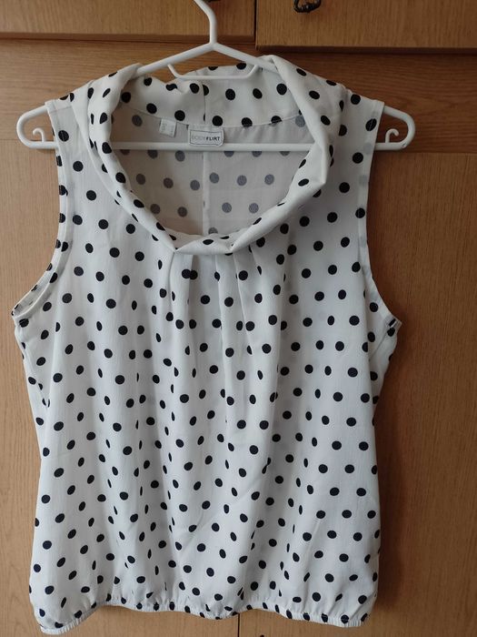 Bluzka w grochy marki BODYFLIRT
