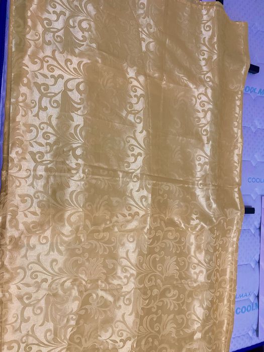 Toalha de mesa impermeável NOVA dourada