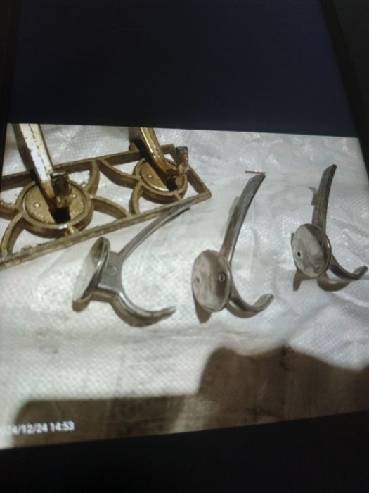 Вішалка металева.