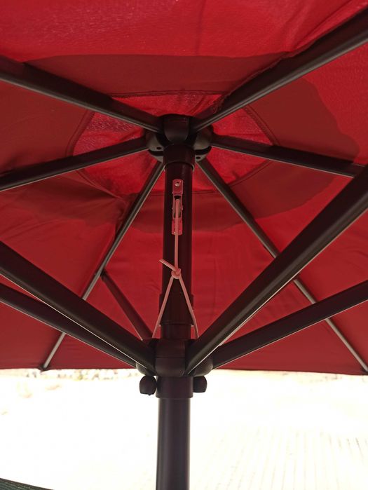 parasol bordowy/czerwony ogród działka taras