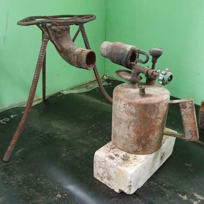 Продам паяльную лампу з підставкою