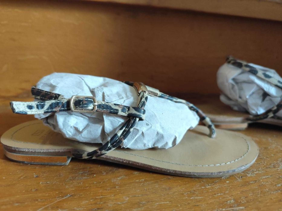 Sandálias animal print Seaside tamanho 37