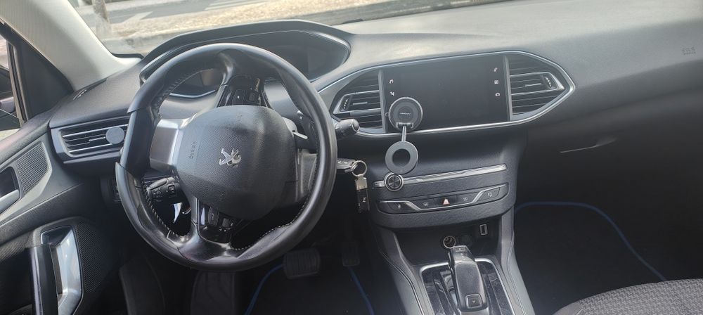 Peugeot 308 SW 11/2020 — photo 2