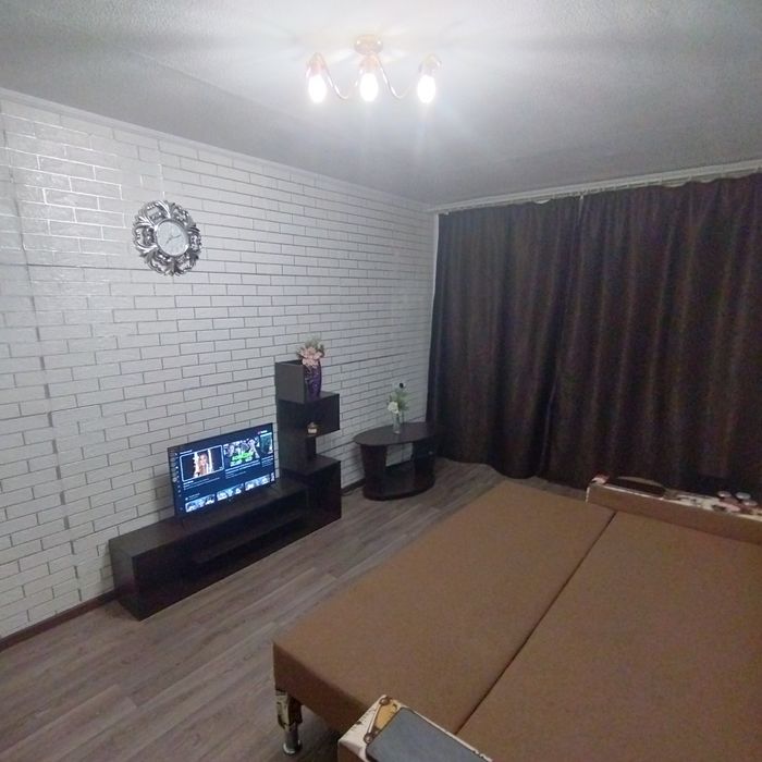 Здається квартира подобово, 1 поверх.