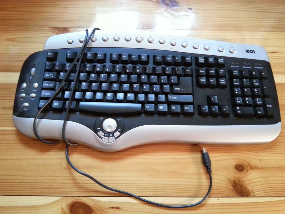 Klawiatura gamingowa starego typu