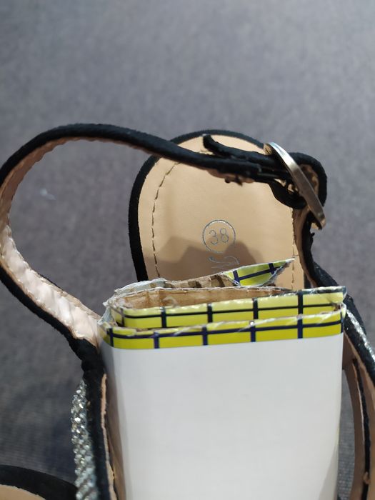 Нове взуття для гарних модниць ціна вказана за сапожки