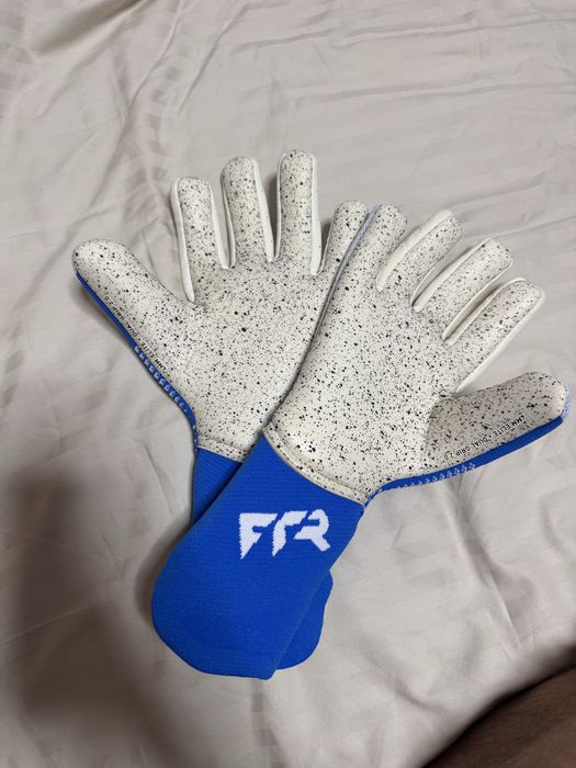 Puma (Goalkeeper Gloves)