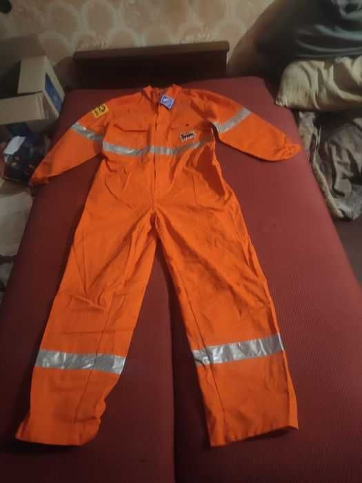 Продам комбинезон мужской