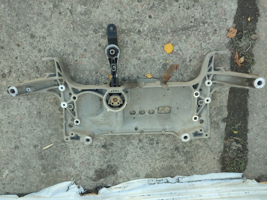 Балка передня підрамник Фольксваген Пассат Б6