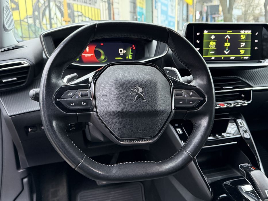 PEUGEOT 2008.               .