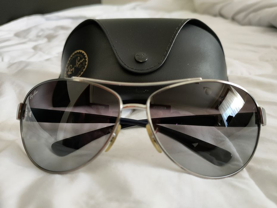 Óculos de sol Ray ban.