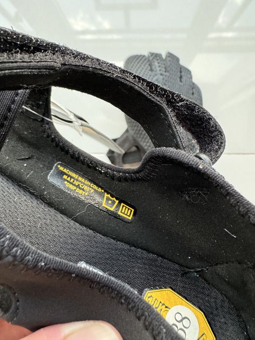 Босоніжки Vibram Fivefingers 38 нові без коробки