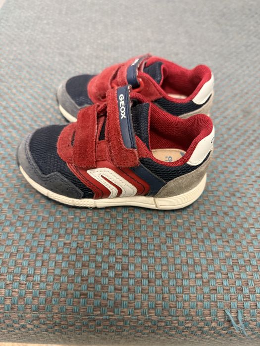 Продам кросовки детские