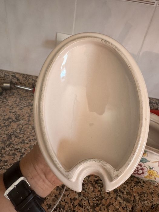 terrina de cerâmica pintada à mão