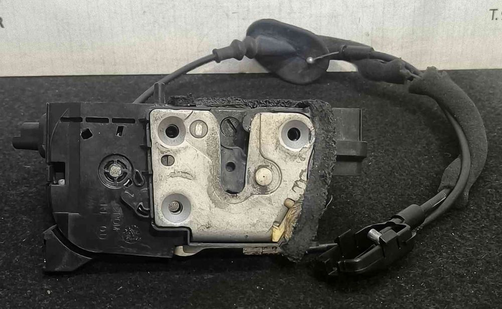 Fechadura / Fecho Porta Trás Direito 825000767R - RENAULT CLIO IV