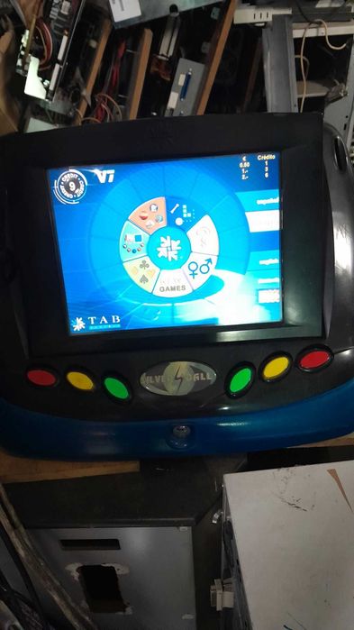 Máquina de jogos com tela sensível ao toque , como nova