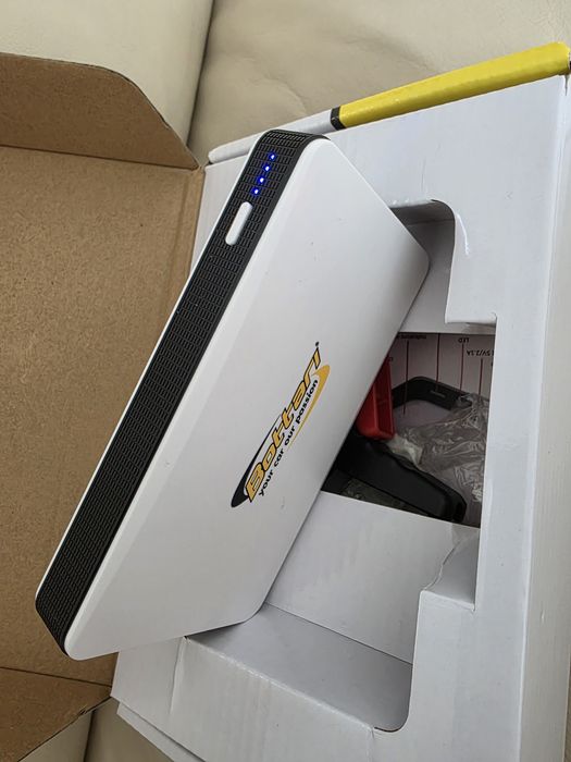 Бустер для старту авто JUMP STARTER