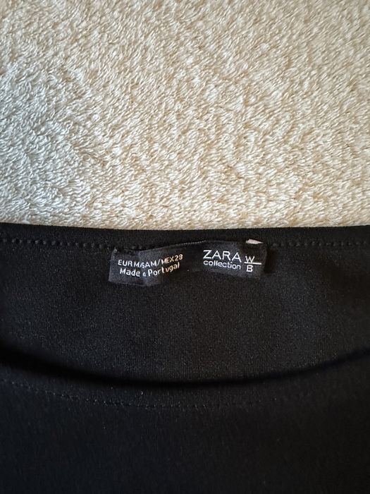 T-shirt preta com pelo _ Zara
