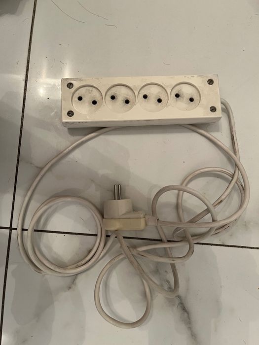 Przedłużacz, rozgałęźnik elektryczny