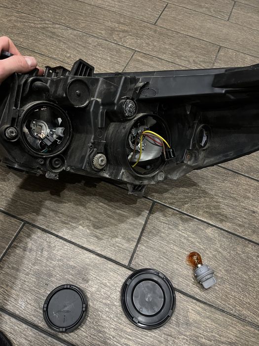 Передня права фара Kia Forte (Cerato) 3 YD