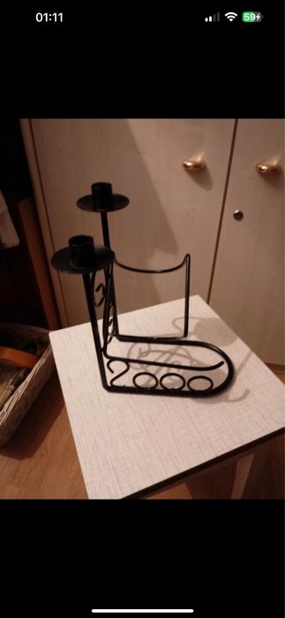 Swiecznik  i butelke wina