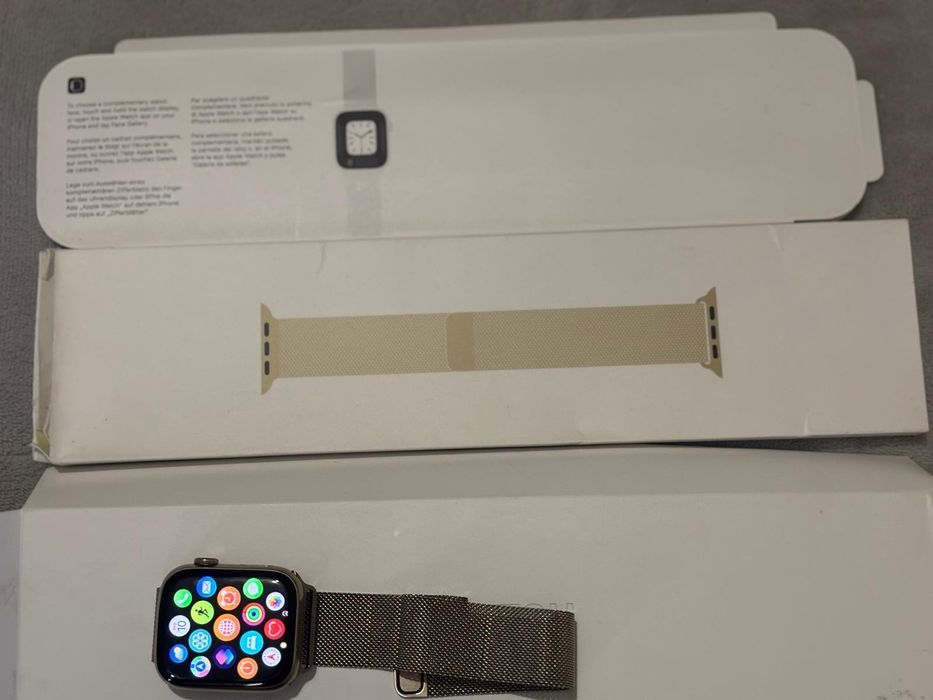 Apple Watch Series 8 GPS + Cellular 45mm Dourado com Loop Milanesa