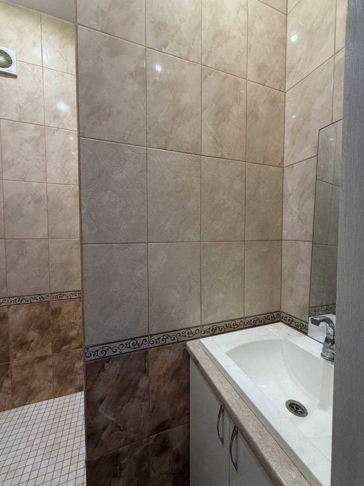Продаж 2-кімнатної квартири на 17 кварталі.Сталінка.