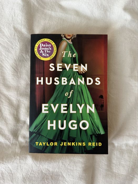 livro the seven husbands of evelyn hugo