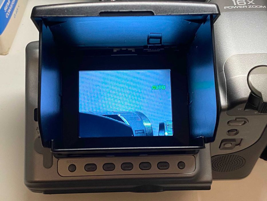 Kamera Sharp VL-E620S
