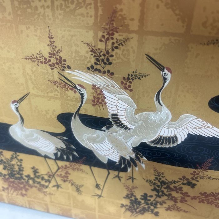 Японська ширма, відома як byōbu (яп. 屏風).