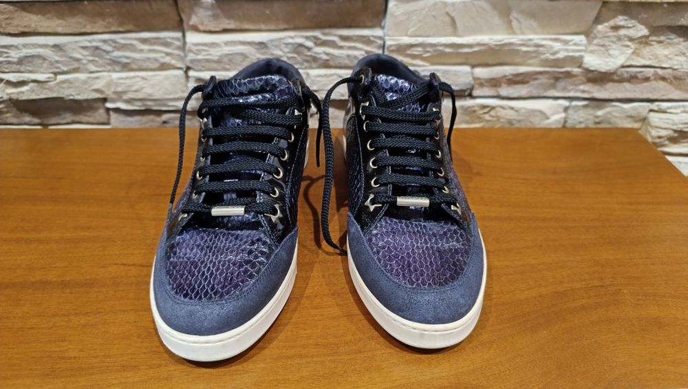 Tênis Jimmy Choo em couro de cobra roxo/preto, camurça e couro