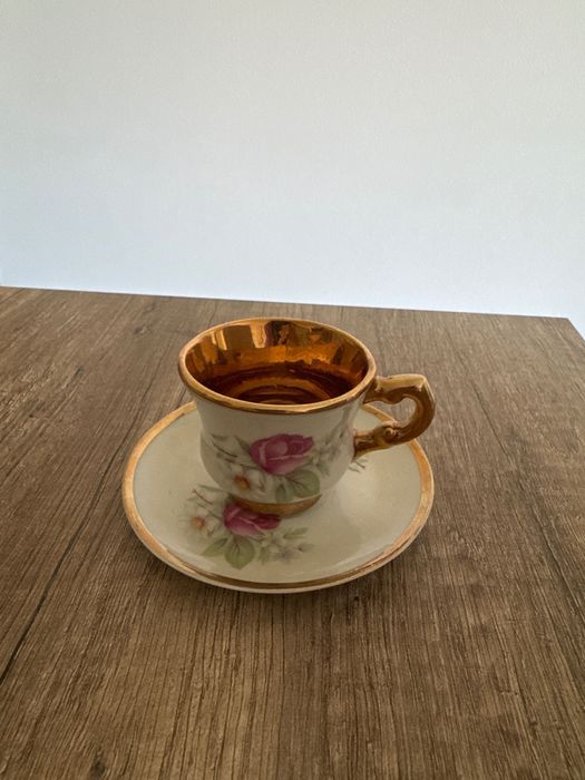 Chávena E Pires em Porcelana