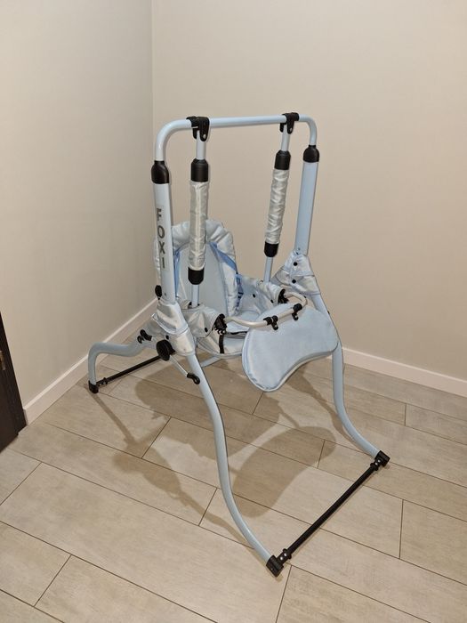 Huśtawka bujaczek na stelażu.