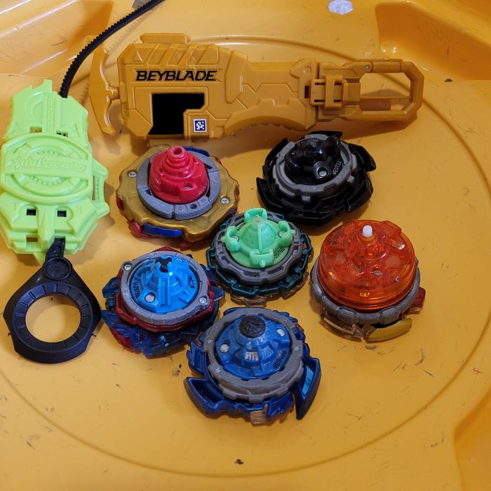 Lote Arena Com Beyblades Burst