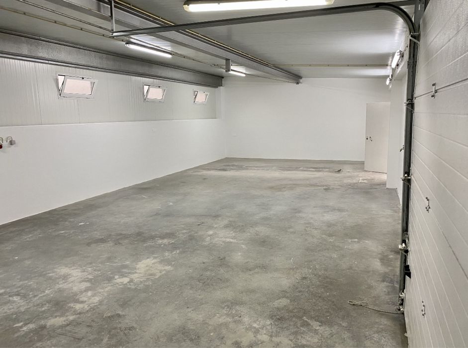 Alugo armazém com 100m2 amplo com WC