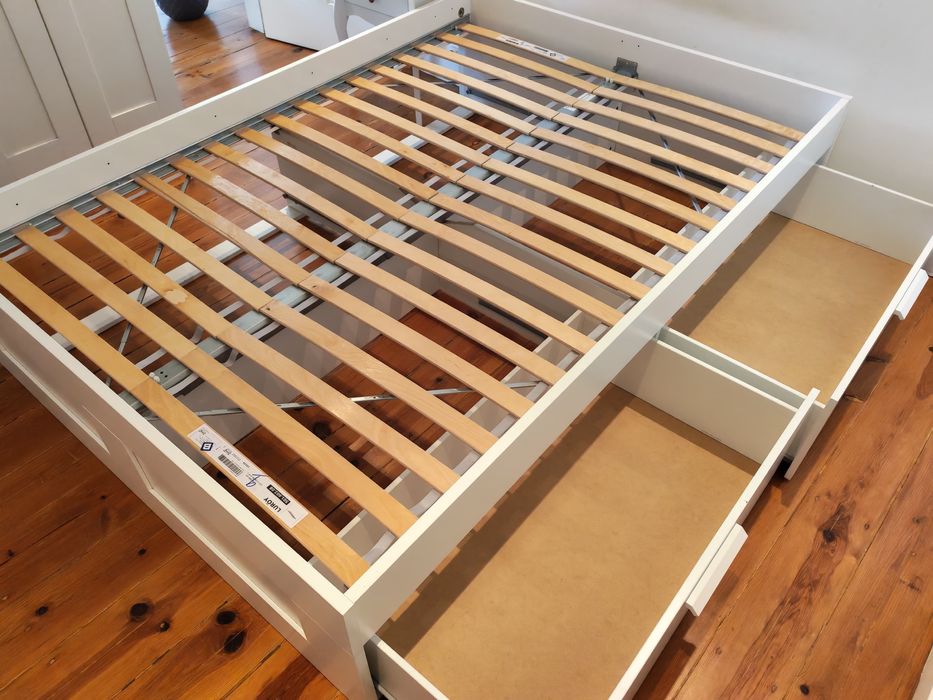 Cama 140x200, com arrumação, ikea