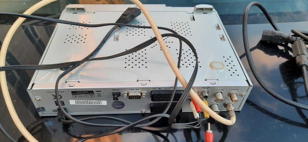 Тюнер спутниковый OPENBOX Made in Korea в идеал состоянии с проводами